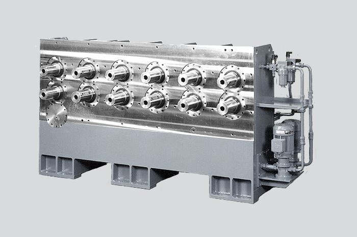 Transfer case for a mixing plant